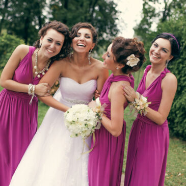 When attending a wedding, stay away from these 7 mistakes.