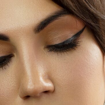 The newest enticing cosmetic trend: the dagger eyeliner.