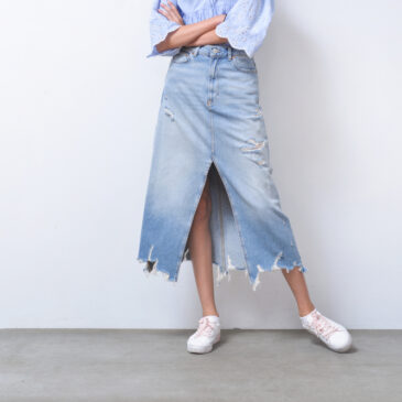 Denim maxi skirts are back for good!
